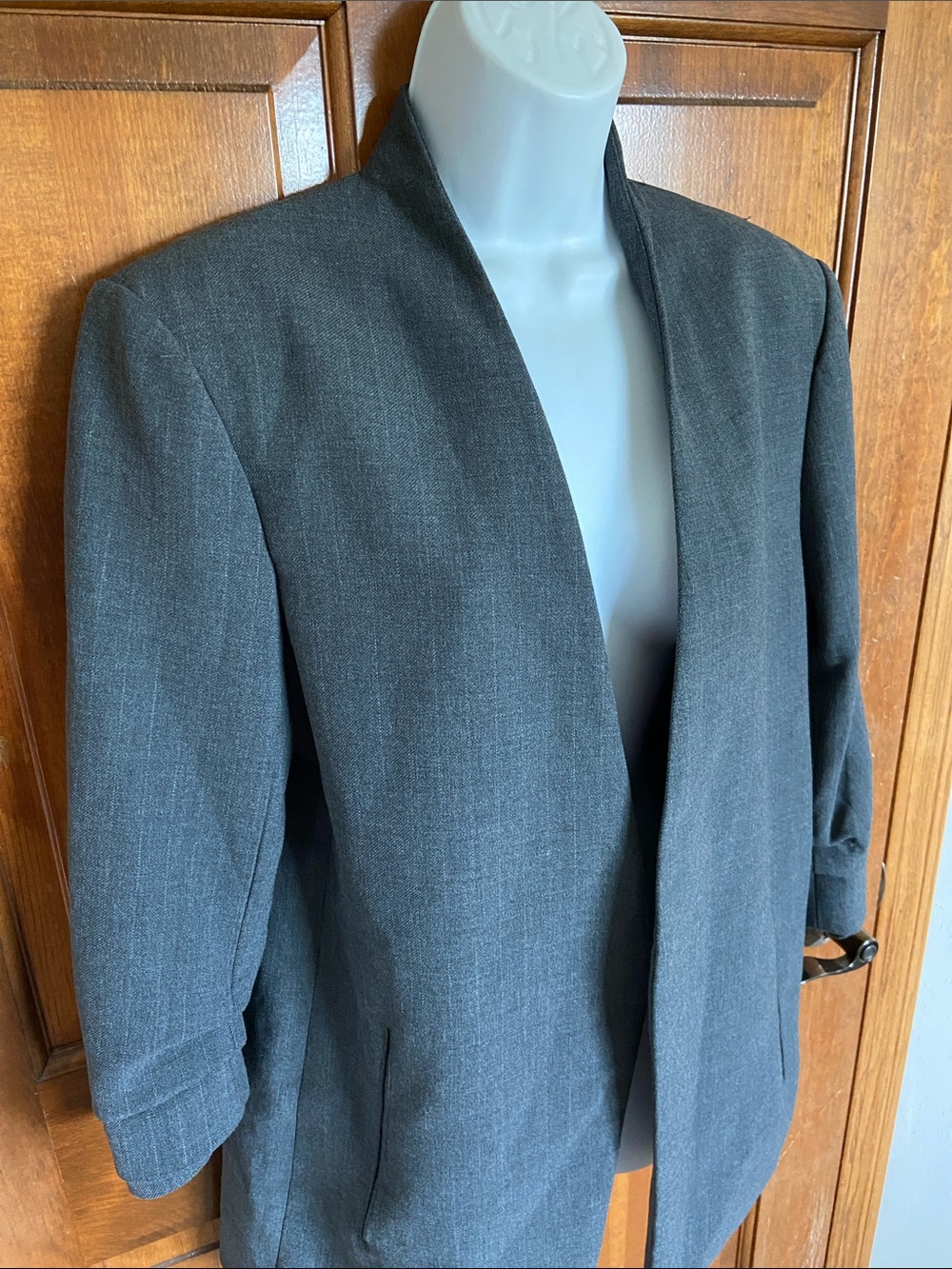 Aritzia Babaton Power Blazer dark grey colorway open front 3/4 sleeves Size 10 - Picture 6 of 16